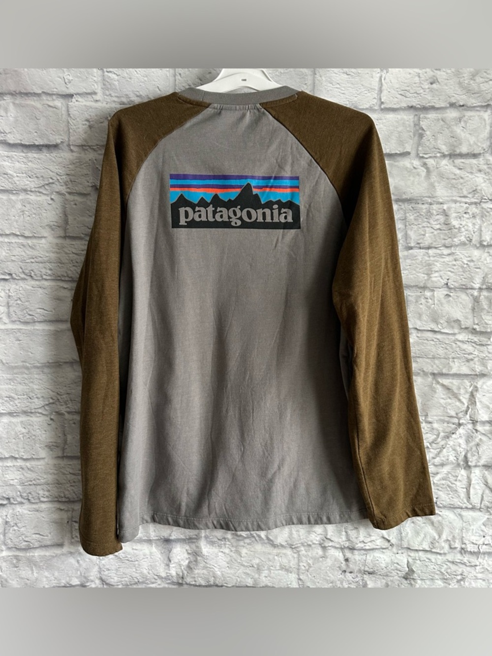 PREOWNED PATAGONIA MENS P-6 LOGO LIGHTWEIGHT SWEATSHIRT GREY OLIVE GREEN XL - Picture 3 of 6
